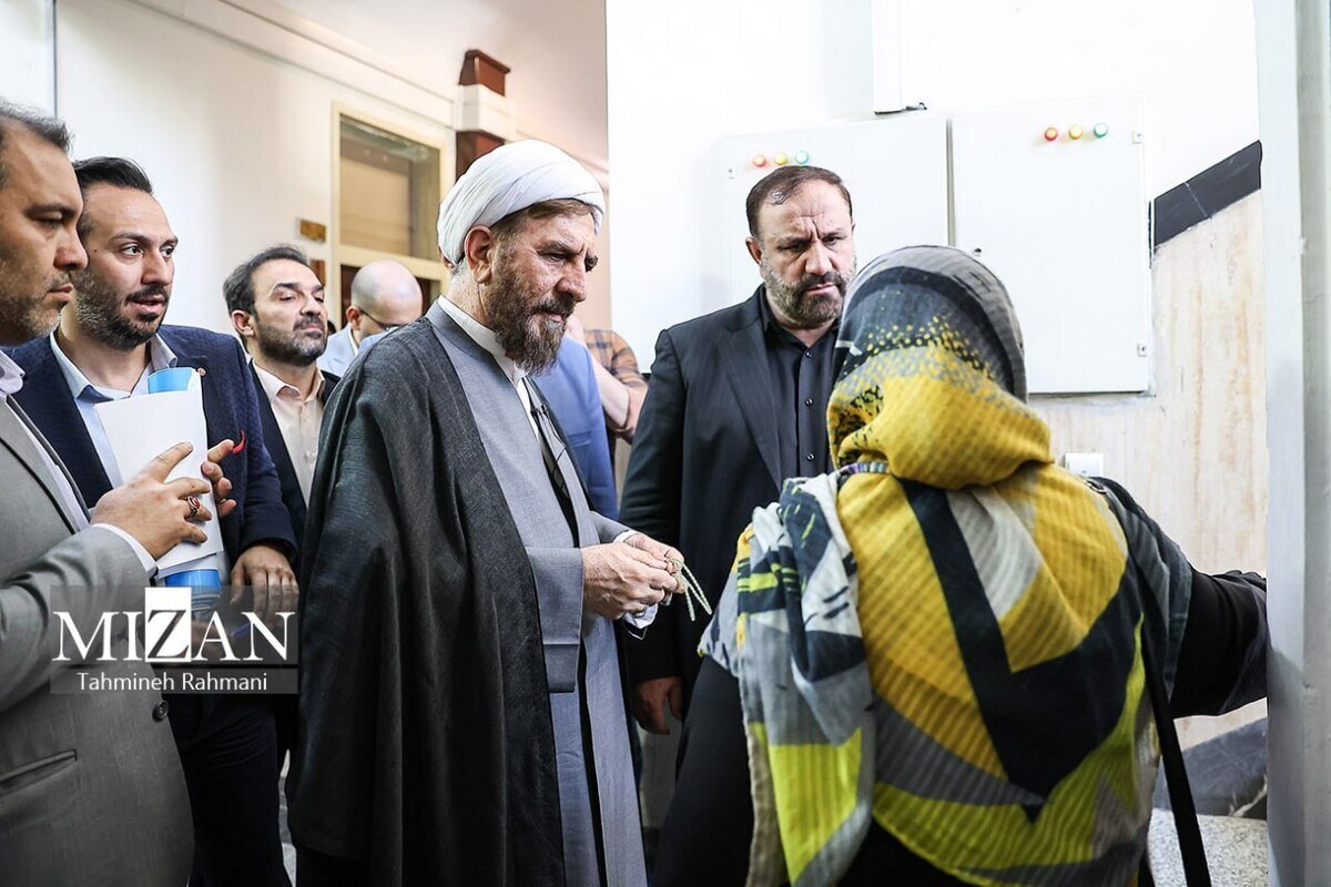 بازدید سرزده معاون قضایی قوه قضاییه از دادسرای مرکز و ناحیه ۲۸ تهران؛ تأکید بر سرعت و دقت در رسیدگی به پروندهها