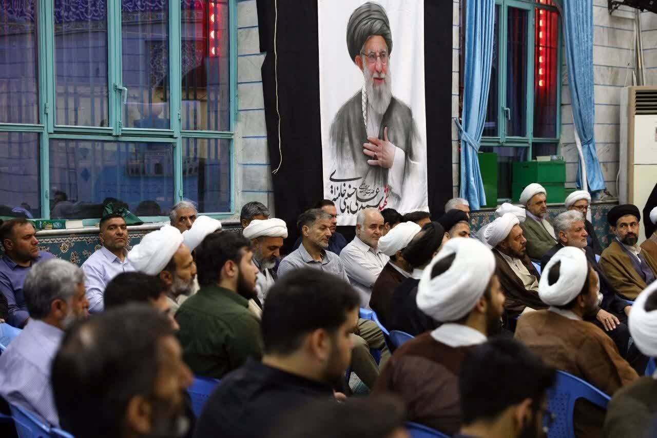 برگزاری همایش زمزمه محبت در منطقه ۱۷ تهران