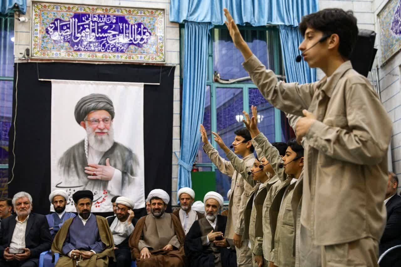 برگزاری همایش زمزمه محبت در منطقه ۱۷ تهران