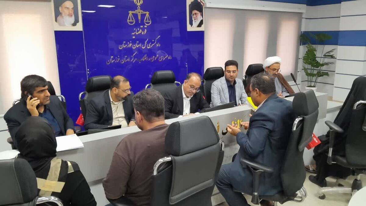 رسیدگی به مطالبات ۵۰ شهروند در دیدار مردمی دادستان مرکز استان خوزستان و معاونین وی