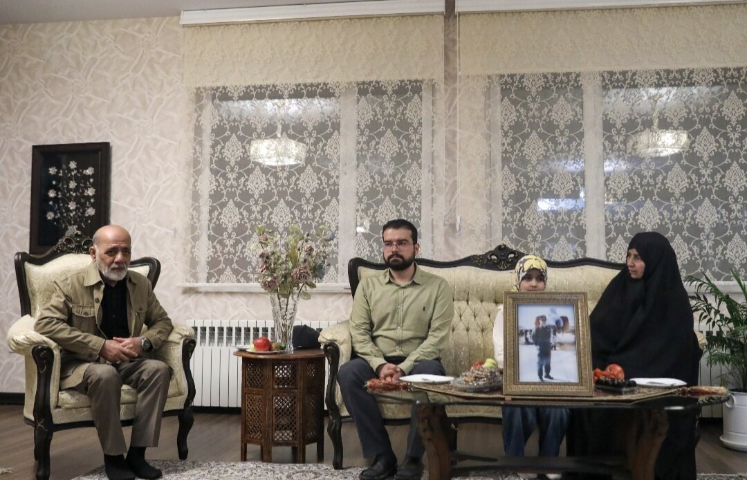دیدار فرمانده قرارگاه خاتم الانبیا (ص) با خانواده شهیدان نصیرزاده و دره باغی