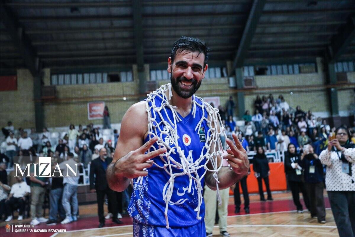 کاظمی: هنوز برای تمدید قراردادم با استقلال صحبتی نشده/ مانولوپولوس میتواند به پیشرفت بسکتبال ایران کمک کند