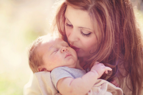 رفتار پدر با نوزاد، رازهای مادرانه را بدانید