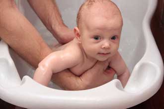 ترس کودک از حمام را با این روش ها از بین ببرید