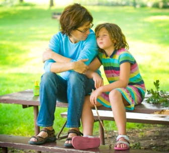 چسبیدن به والدین و دلایل اضطراب جدایی بچه ها