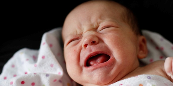 مواجهه با گریه نوزاد و هر آنچه والدین باید بدانند