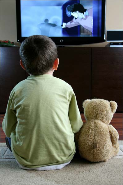 رابطه تماشای تلویزیون و تغذیه کودک