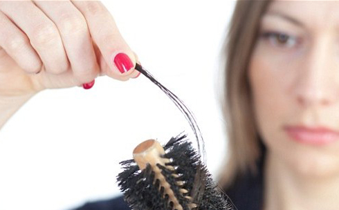 ریزش مو بعد از زایمان، طبیعی است؟