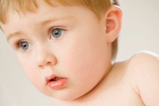 چه عواملی در رنگ مو ، پوست و چشم نوزاد اثر دارد؟