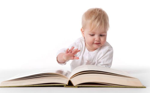می توانم برای نوزادم کتاب بخوانم؟