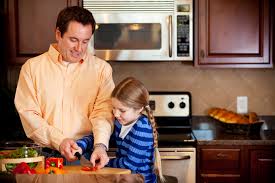 برخورد با کودک بدغذا، بچه‌ ها را در لذت آشپزی شریک کنید