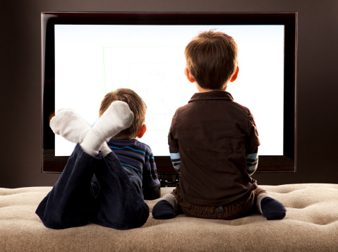 ضرر تلویزیون برای کودک و 8 نکته باریک تر از مو