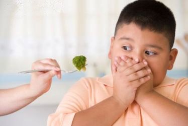 تغذیه کودکان چاق و نکات درگوشی برای والدین
