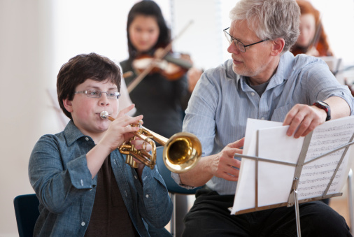 آموزش موسیقی به کودکان، با چه سازی شروع کند؟