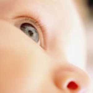 قدرت بینایی نوزاد و واکنشش به رنگ قرمز