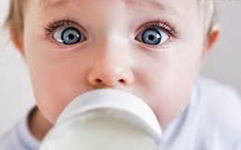 تسکین درد واکسن نوزاد، با آب قند