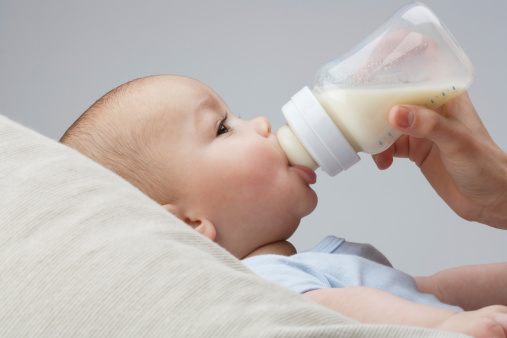 شیر مادر یا شیر خشک، مسئله این است!