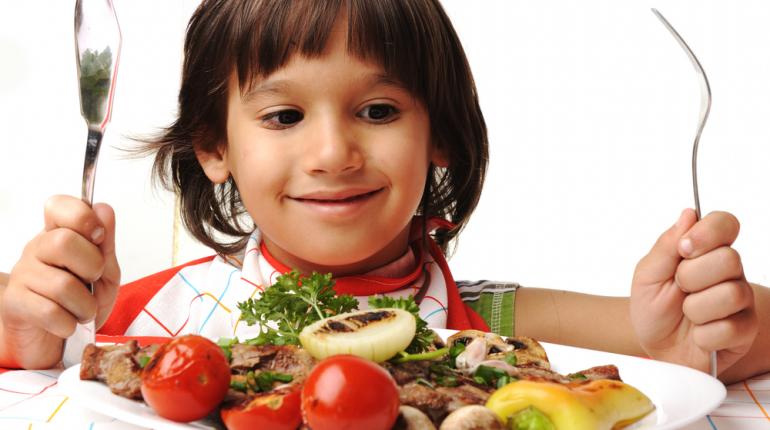 نقش تغذيه صحيح و تاثیر آن در رشد کودکان