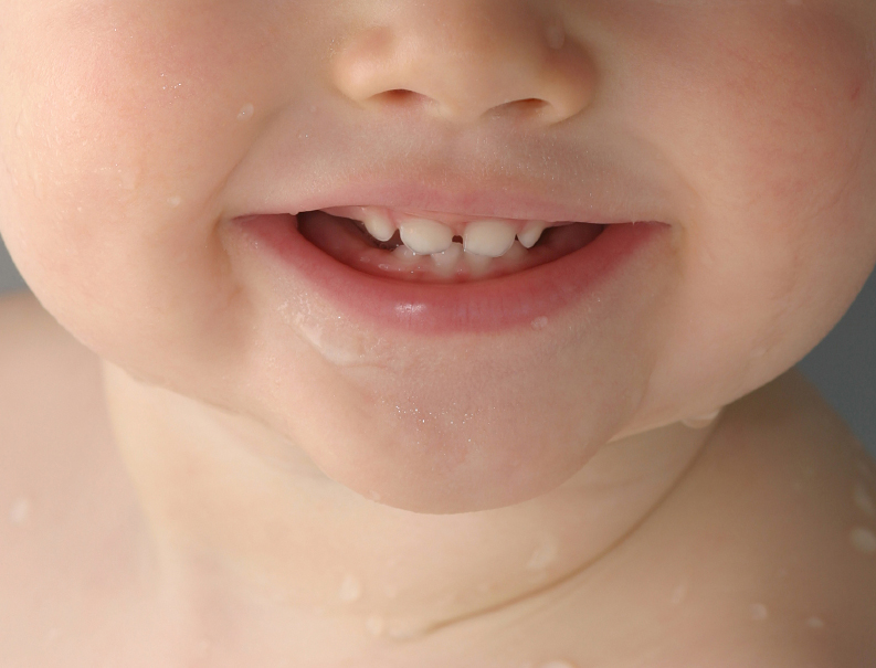 اولین دندان کودک و هر آنچه والدین باید بدانند