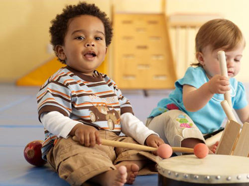 کودکان چگونه موسیقی را یاد می‌گیرند؟