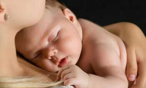 شیر مادر ضامن سلامتی نوزاد