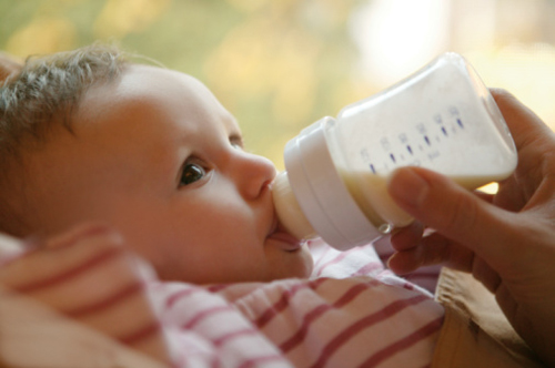 راهنمای شیر دادن به نوزاد در روزهای اول تولد