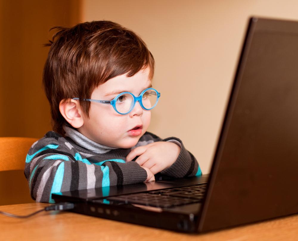 استفاده از رایانه و تاثیر آن بر بینایی کودک
