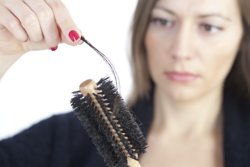 جلوگیری از ریزش مو و موثرترین ترفندها