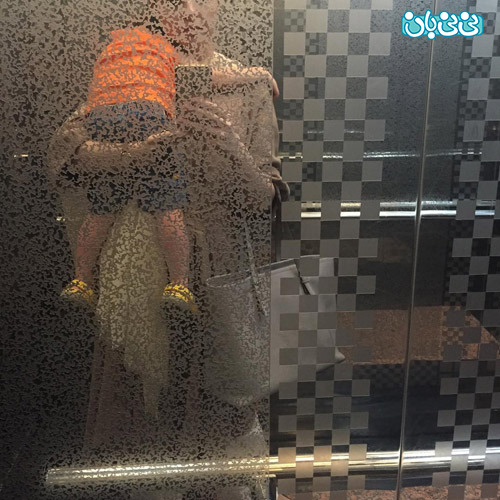 عکس ترانه علیدوستی و دخترش در آسانسور