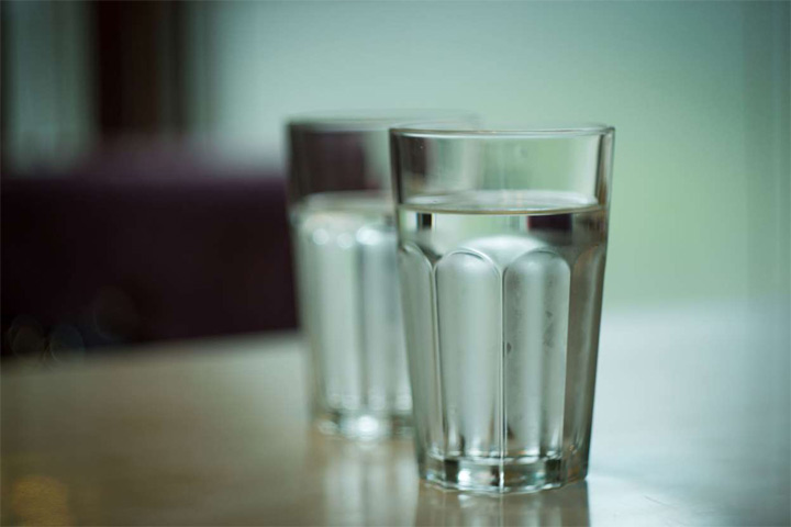 ۱۲ خاصیت باورنکردنی نوشیدن آب داغ | چطور