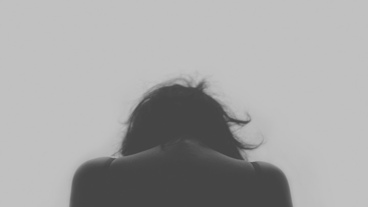 عوامل افسردگی؛ ۶ عاملی که می‌تواند زندگی را برای شما ناخوشایند کند | چطور