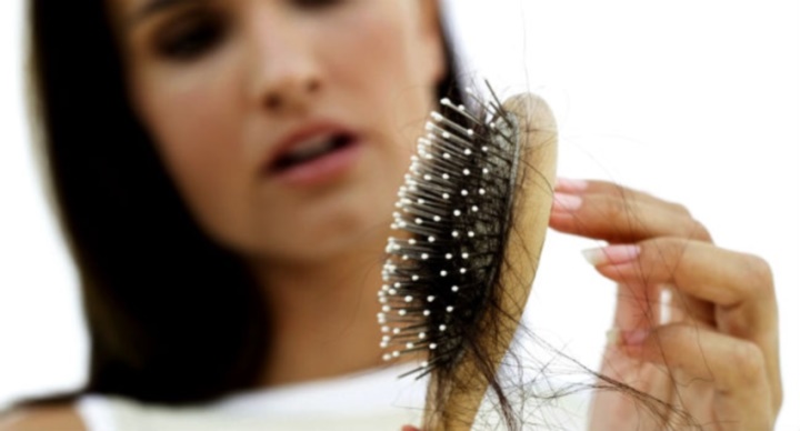 علت ریزش مو در دوران نوجوانی و نکاتی برای بهبود آن | چطور