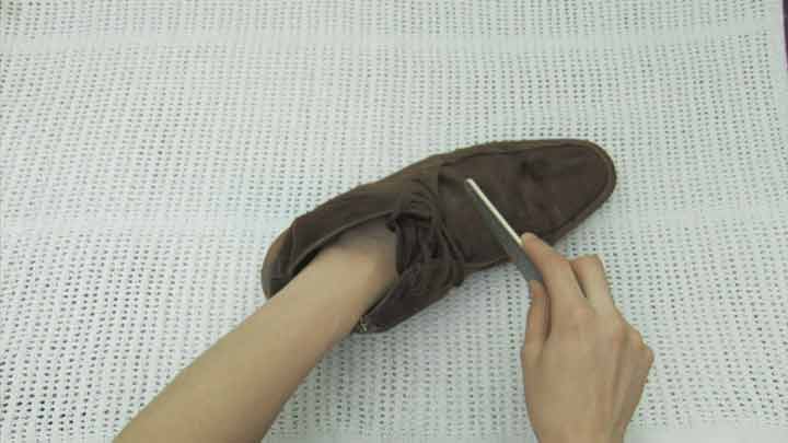 تمیز کردن کفش جیر با چند روش ساده و موثر