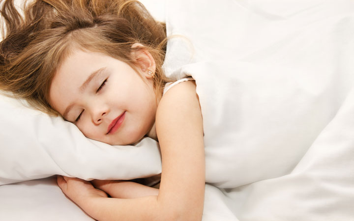 مشکلات خواب کودکان ؛ علائم و راهکارهای پیش‌گیری و مقابله با آنها | چطور