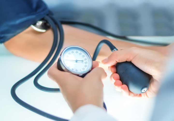 علائم فشار خون پایین؛ علت افت ناگهانی فشار خون چیست؟ | چطور