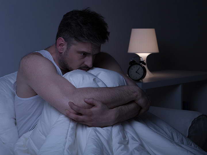 بررسی دلایل بی خوابی؛ ۱۵ دلیلی که می‌تواند خواب را از چشمان‌ ما برباید | چطور