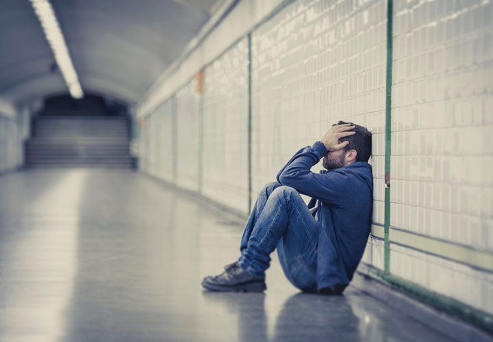 علائم افسردگی در مردان؛ ۷ علامتی که آقایان باید جدی بگیرند | چطور