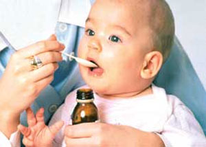 رفع مشکل خوراندن دارو به کودک