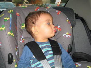صندلی ایمن اتومبیل برای نوزاد