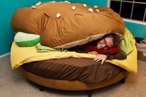 شبها لای همبرگر بخوابید !