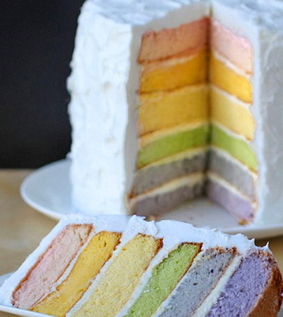 کیک رنگارنگ با رنگ های طبیعی
