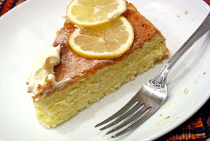 کیک اسفنجی لیمو‌ ترش و زنجبیل