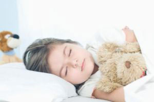 ۹ توصیه برای بهتر خوابیدن کودکان