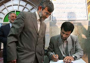 احمدی نژاد دلش با مردم, رأیش با مردم, دردش درد مردم
