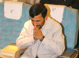 حاشیه ای بر طرح ربودن احمدی نژاد