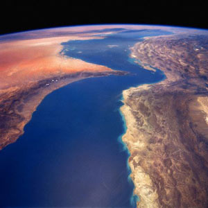 خلیج فارس به عنوان میدان رقابت قدرتها