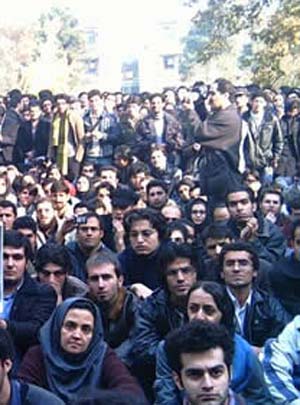 دفاع از شهروندان و منافع تهران سیاسی نیست