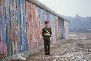 فروپاشی دیوار برلین گامی به سوی آزادی و صلح