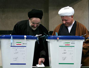 انتخابات دهم, رقابت بین احمدی نژاد و هاشمی
