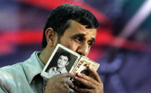 اصولگرایان در مسیر اجماع احمدی نژاد تنها گزینه است